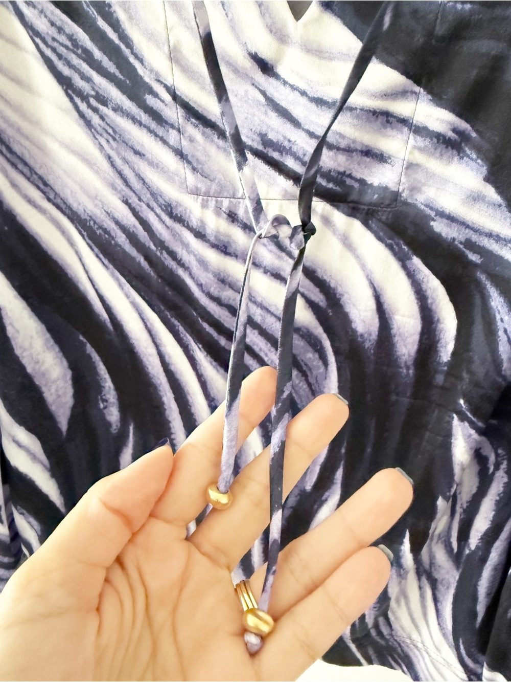 St. John Satin Silk Abstract Marble Print Long Sleeve Blouse Size Medium (M) - Picture 4 of 10